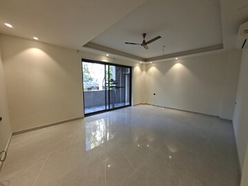 Room in 3 BHK Builder Floor at Sector 50 – for Rent