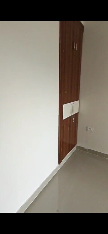 Room in 3 BHK Apartment at Amrapali Terrace Homes, Tech Zone 4 Greater Noida – for Rent