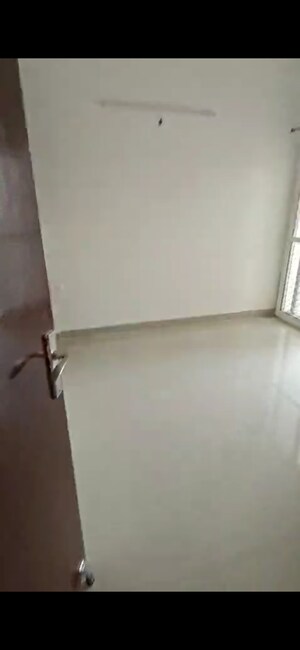 Room in 3 BHK Apartment at Amrapali Terrace Homes, Tech Zone 4 Greater Noida – for Rent