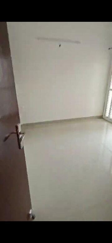 Room in 3 BHK Apartment at Amrapali Terrace Homes, Tech Zone 4 Greater Noida – for Rent