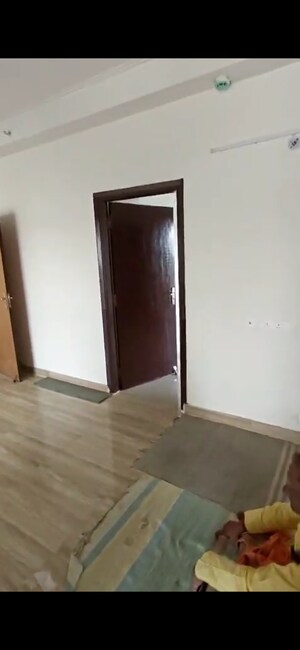 Room in 3 BHK Apartment at Amrapali Terrace Homes, Tech Zone 4 Greater Noida – for Rent