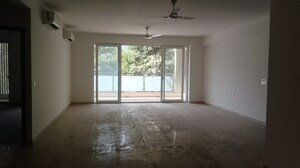 Room in 4 BHK Builder Floor at DLF Royale Residences, Dlf Phase I – for Sale