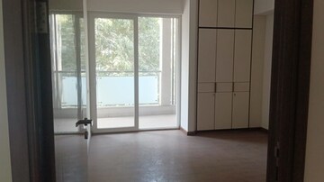 Room in 4 BHK Builder Floor at DLF Royale Residences, Dlf Phase I – for Sale