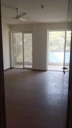 Room in 4 BHK Builder Floor at DLF Royale Residences, Dlf Phase I – for Sale