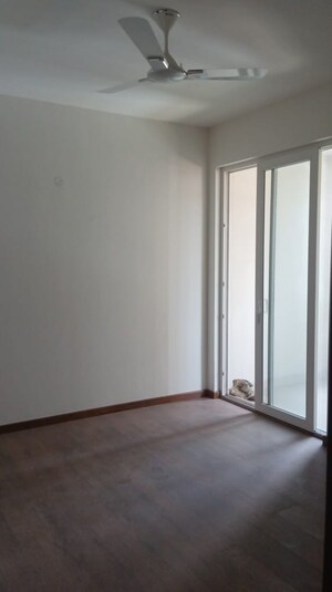 Room in 4 BHK Builder Floor at DLF Royale Residences, Dlf Phase I – for Sale