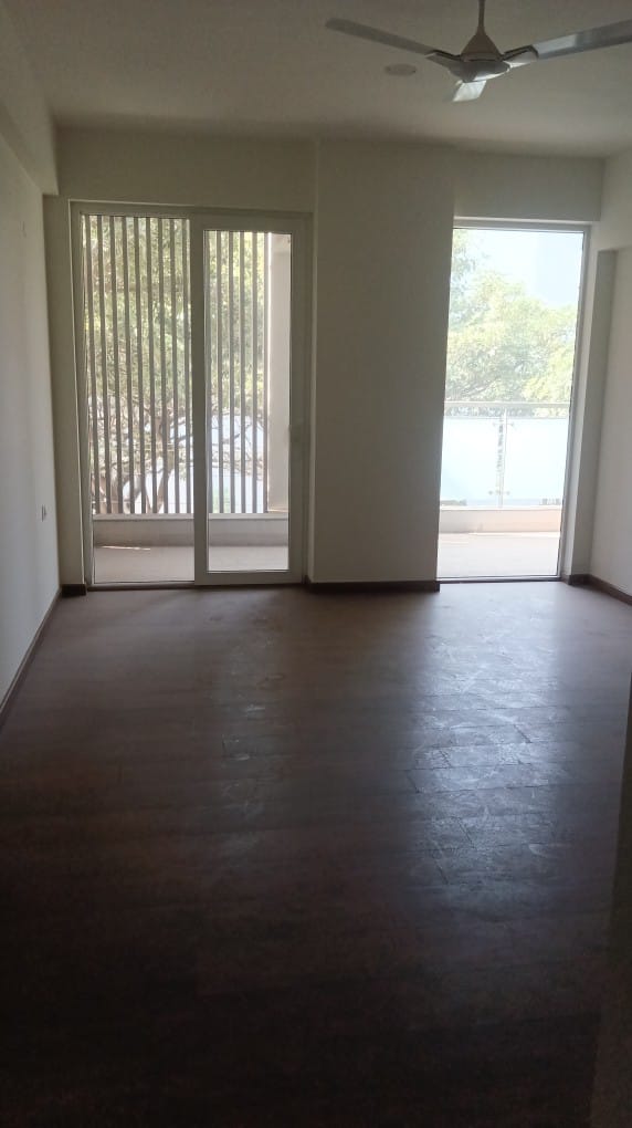 4 BHK + Extra Room 3800 Sq.Ft. Builder Floor in DLF Royale Residences