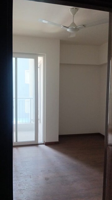 Room in 4 BHK Builder Floor at DLF Royale Residences, Dlf Phase I – for Sale