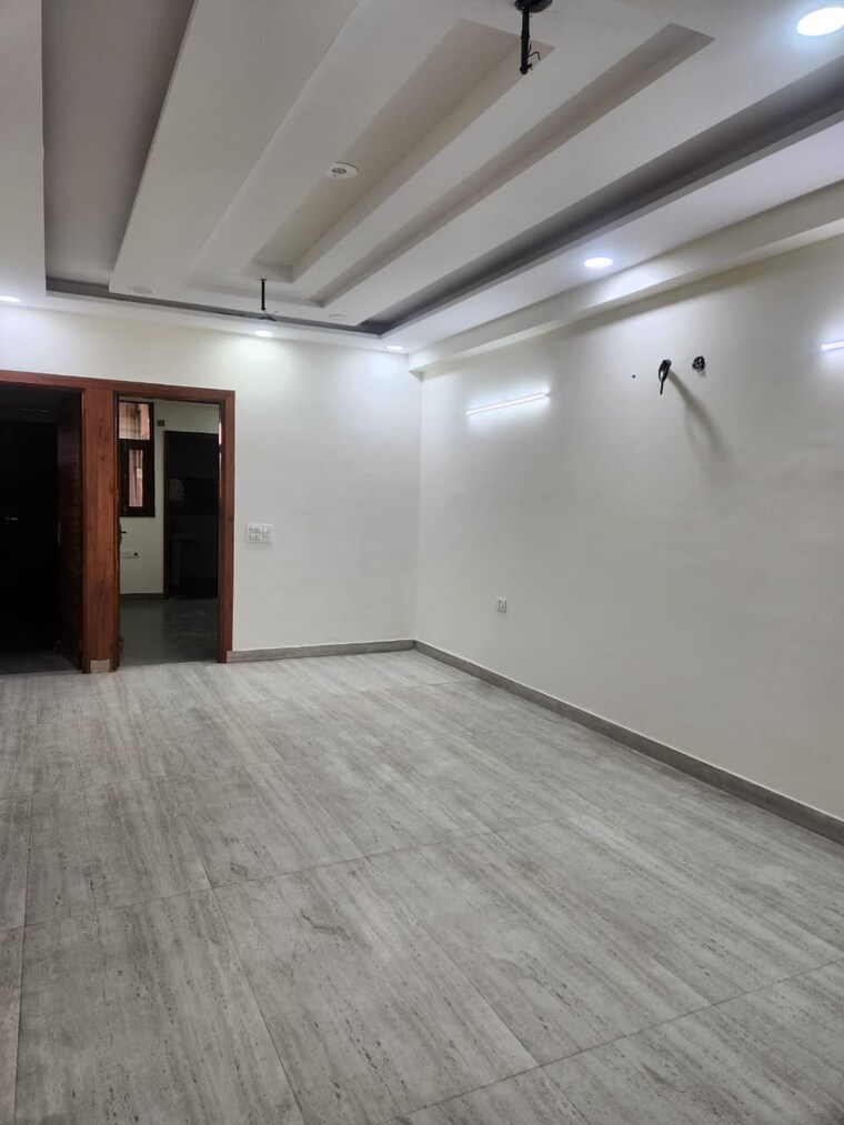Room, sector 19 dwarka 3 Bedroom 210 Sq.Yd. Builder Floor In Sector 19 Dwarka Delhi 10127124