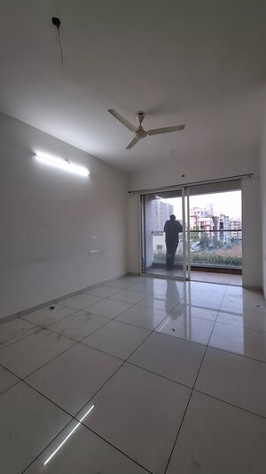 2 BHK Apartment For Rent in VJ YashOne Infinitee, Tathawade