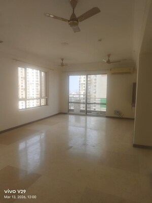 Room in 2 BHK Apartment at Unitech Fresco, Sector 50 – for Rent