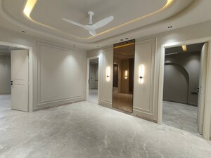 Building Lobby in 3.5 BHK Builder Floor at Sector 45 – for Sale