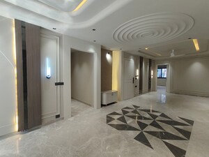 Building Lobby in 3.5 BHK Builder Floor at Sector 45 – for Sale
