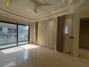 Building Lobby in 3.5 BHK Builder Floor at Sector 45 – for Sale