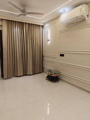 Room in 2 BHK Apartment at Signature Global Prime, Sector 63a – for Rent