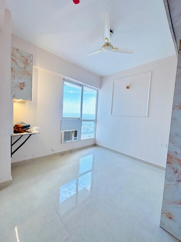 Room in 2 BHK Apartment at Signature Global Prime, Sector 63a – for Rent