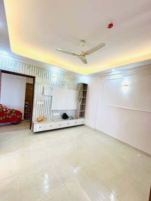 Room in 2 BHK Apartment at Signature Global Prime, Sector 63a – for Rent