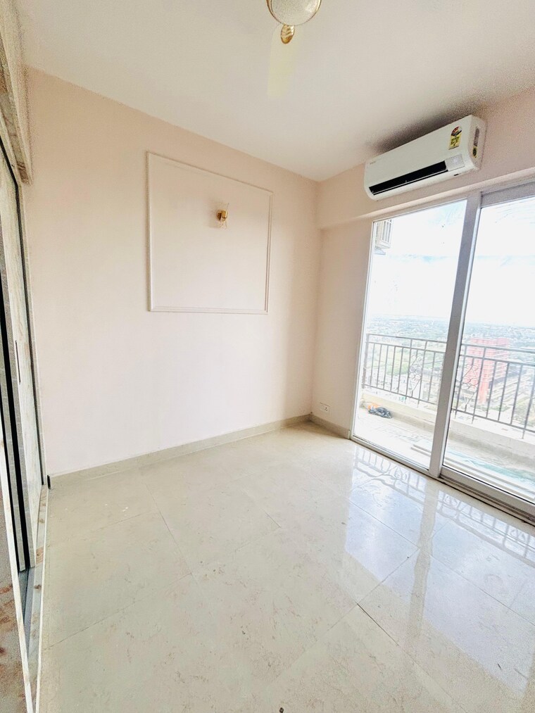 Room, signature-global-prime 2 Bedroom 573 Sq.Ft. Apartment In Sector 63a Gurgaon 10126979