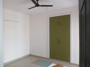 Room in 2 BHK Apartment at JM Florence, Tech Zone 4 Greater Noida – for Rent