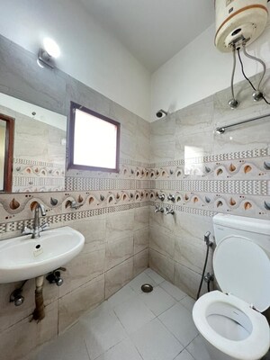 Bathroom in 1 RK Builder Floor at AS Tower, Sector 45 – for Rent
