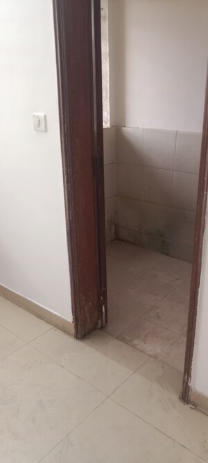 Room in 2 BHK Apartment at RK Lunkad Nisarg Nirmiti, Pimple Saudagar – for Rent