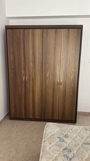 Room in 2 BHK Apartment at JP Decks, Goregaon East – for Rent