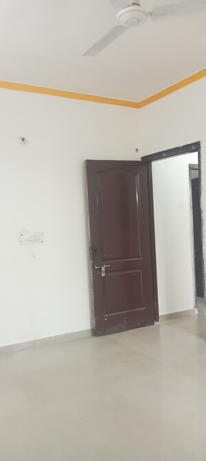 Furnished Amenities in 3 BHK Builder Floor at Panchsheel Vihar – for Rent