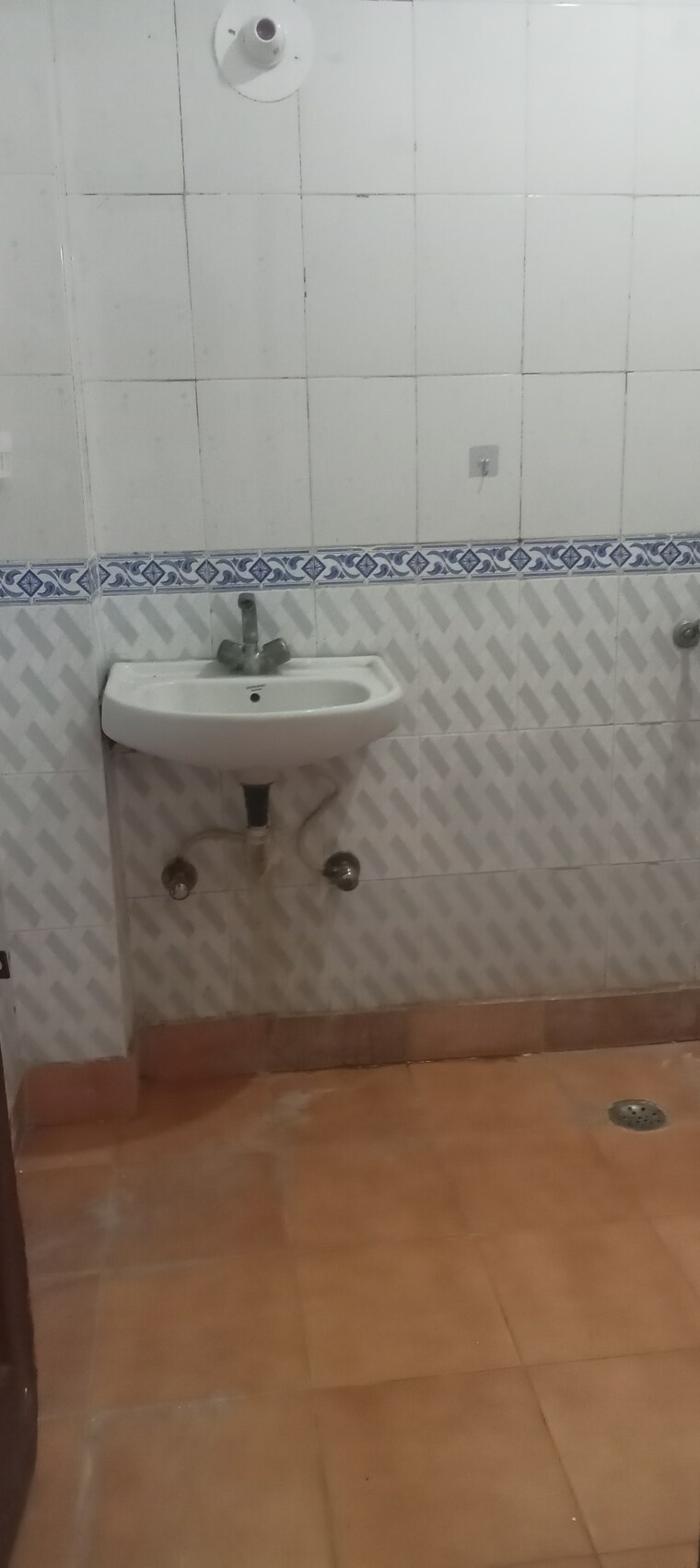 Bathroom, panchsheel vihar 3 Bedroom 1150 Sq.Ft. Builder Floor In Panchsheel Vihar Delhi 10127113