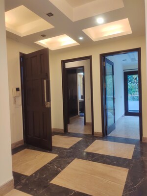 Room in 4 BHK Builder Floor at Saket – for Rent