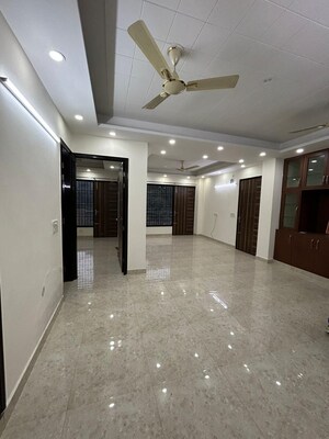 Room in 2 BHK Apartment at Suncity Avenue 76, Sector 76 – for Sale