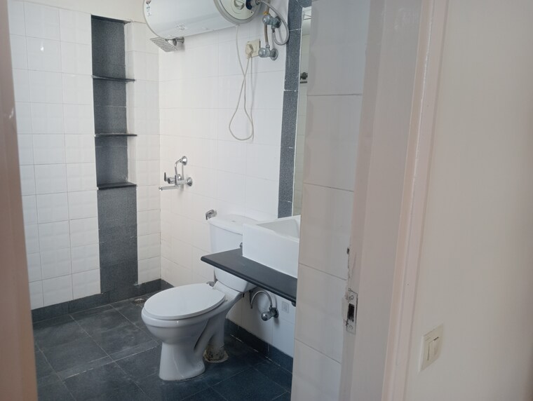 Bathroom, jmd-gardens 4 Bedroom 2315 Sq.Ft. Apartment In Sector 33 Gurgaon 10127146