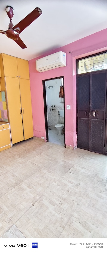 Room in 2 BHK Apartment at Alok Vihar, Sector 50 – for Rent