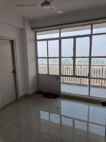 Room in 3 BHK Apartment at Signature Global Synera, Sector 81 – for Rent