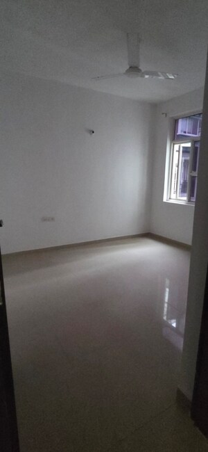 Room in 3.5 BHK Apartment at Omaxe R2, Gomti Nagar – for Sale