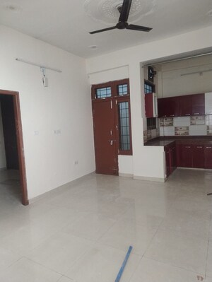 Room in 2 BHK Builder Floor at Gomti Nagar – for Rent