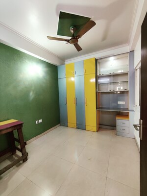 Room in 2 BHK Apartment at Gaurs Galaxy, Vaishali Sector 5 – for Rent