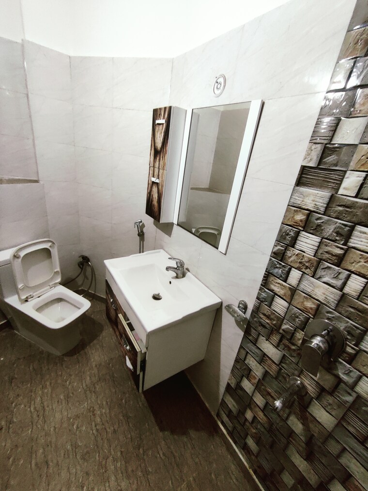 Bathroom, gaurs-galaxy 2 Bedroom 1000 Sq.Ft. Apartment In Vaishali Sector 5 Ghaziabad 10126900