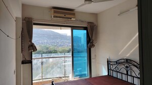 Room in 3 BHK Apartment at Rajesh Raj Splendour, Vikhroli West – for Rent