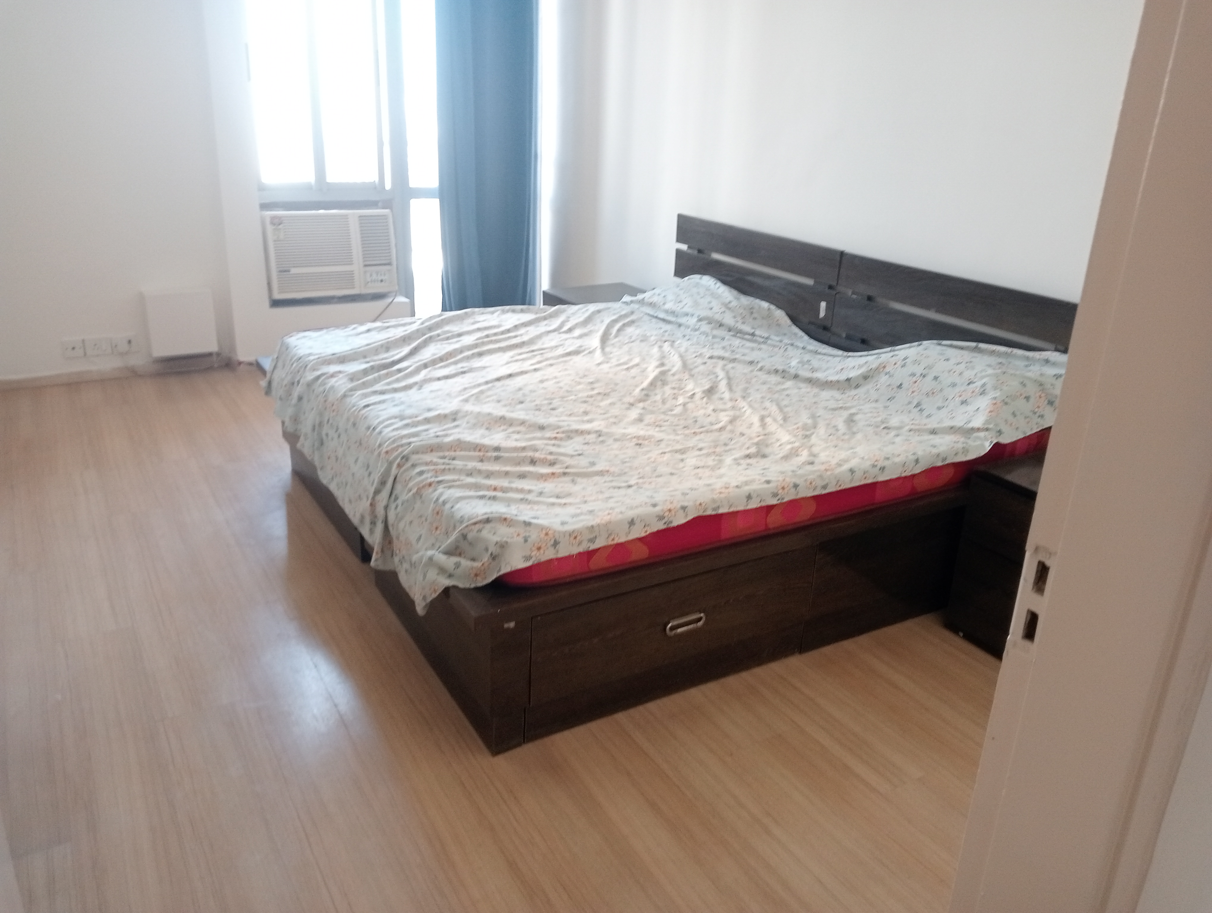 3.5 BHK + Servant Room 1545 Sq.Ft. Apartment in Unitech The Residences Gurgaon