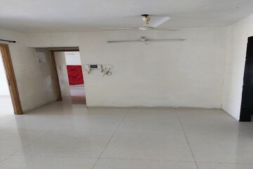 Room in 3 BHK Apartment at Rajesh Raj Splendour, Vikhroli West – for Rent