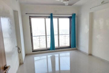 Room in 3 BHK Apartment at Rajesh Raj Splendour, Vikhroli West – for Rent