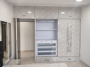 Room in 3 BHK Apartment at Oberoi Exquisite Goregaon, Goregaon East – for Rent