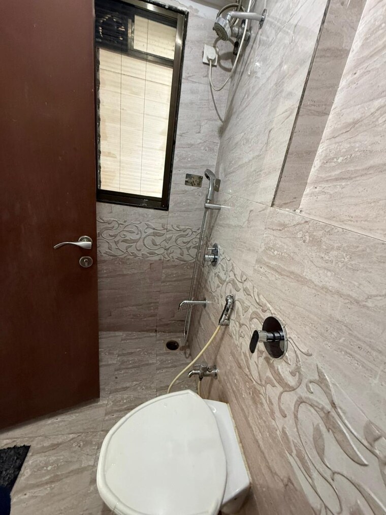Bathroom, sheth-auris-bliss 2 Bedroom 677 Sq.Ft. Apartment In Malad West Mumbai 10127331