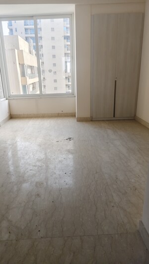 Room in 3 BHK Apartment at Ambience Tiverton, Sector 50 – for Sale