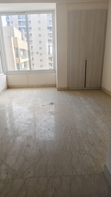Room in 3 BHK Apartment at Ambience Tiverton, Sector 50 – for Sale
