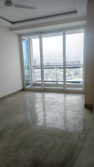 Room in 3 BHK Apartment at Ambience Tiverton, Sector 50 – for Sale