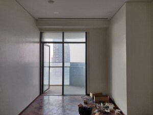 Room in 4 BHK Apartment at Omkar 1973, Worli – for Rent