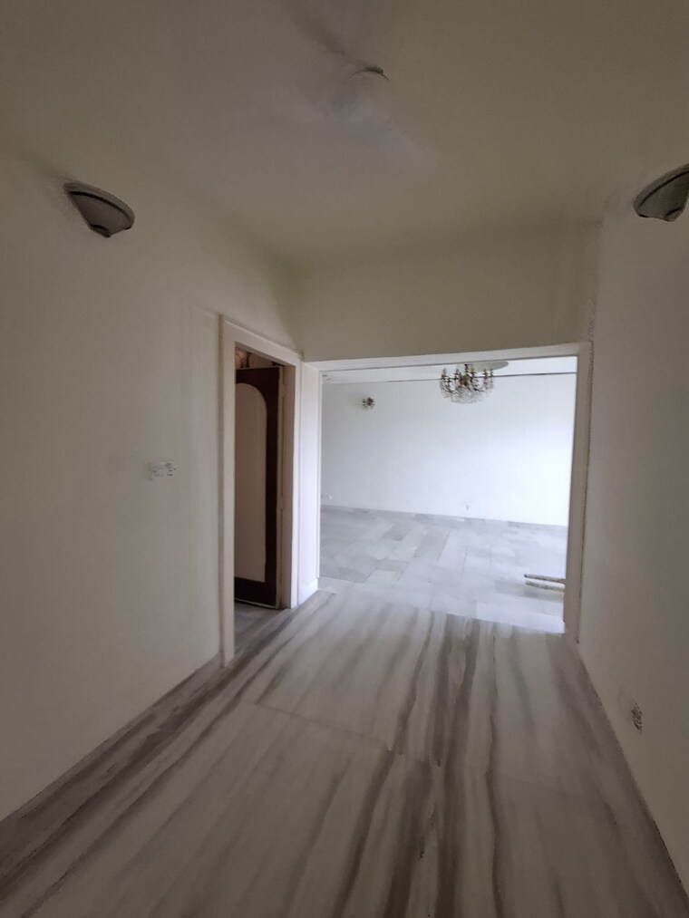 Room, east of kailash 3 Bedroom 1500 Sq.Ft. Apartment In East Of Kailash Delhi 10127357