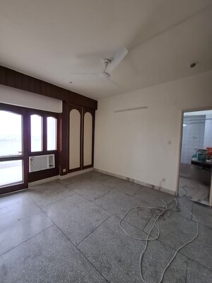 Room in 3 BHK Apartment at East Of Kailash – for Rent