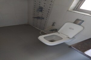 Bathroom in 3 BHK Apartment at Rajesh Raj Splendour, Vikhroli West – for Rent