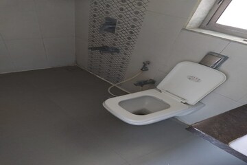 Bathroom in 3 BHK Apartment at Rajesh Raj Splendour, Vikhroli West – for Rent